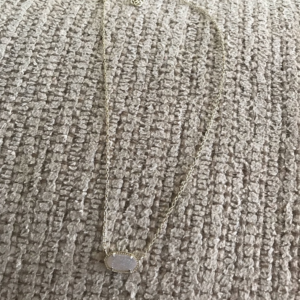 Kendra Scott necklace